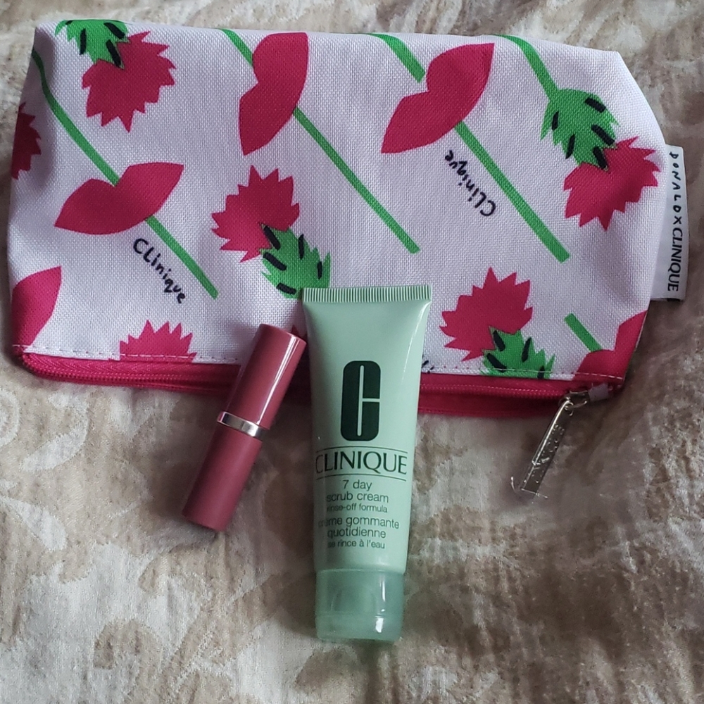 Lipstick, face mask, toiletry bag bundle💄💆‍♀️